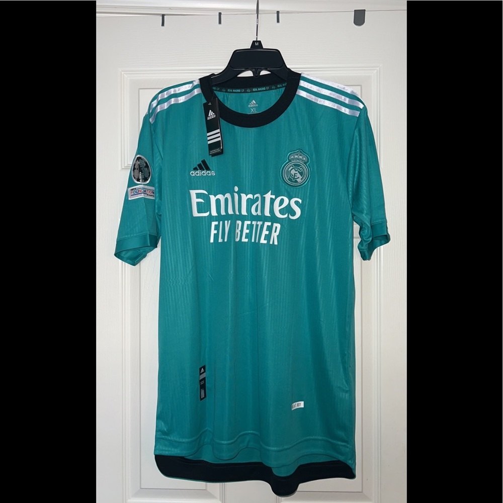 Real Madrid 21/22 away jersey